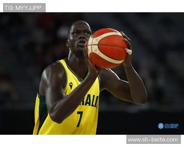 瓦塞尔上半场表现惊艳5投全中三分球2中2轻松拿下14分