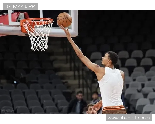 浓眉强调若在华盛顿担任主要持球手需提升控球能力以减少失误