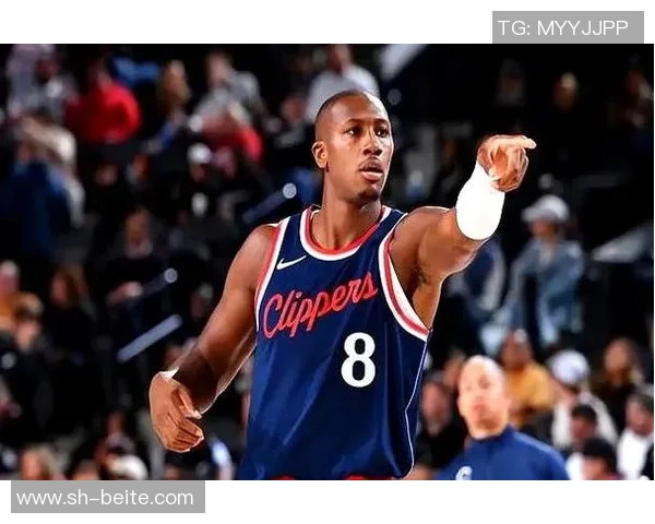 快船邓恩称赞保罗职业素养观察其比赛对自己成长助益良多